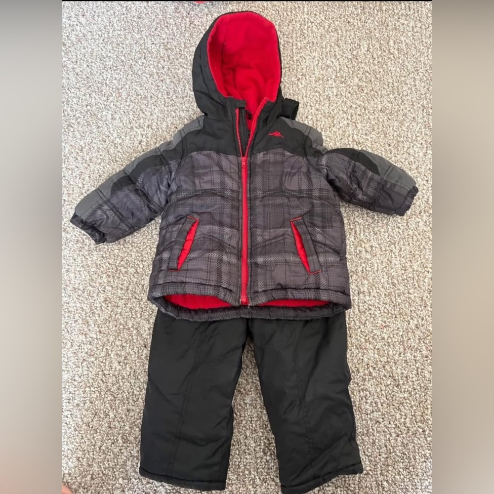 Black 2 piece snow suit